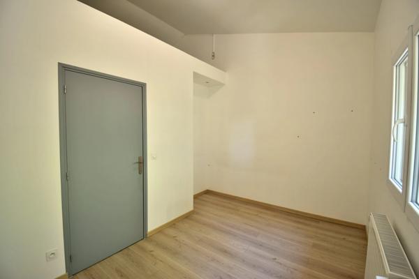 Maison contemporaine 4 pièces avec terrasse, garage et cave à 15 min de Digne-les-Bains