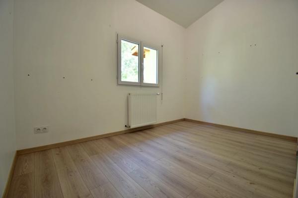 Maison contemporaine 4 pièces avec terrasse, garage et cave à 15 min de Digne-les-Bains