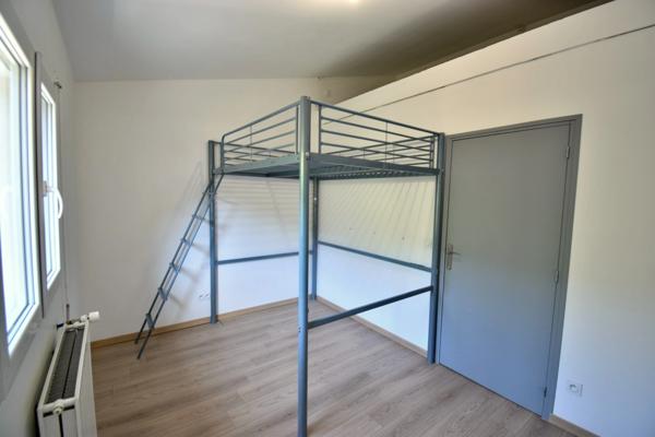 Maison contemporaine 4 pièces avec terrasse, garage et cave à 15 min de Digne-les-Bains