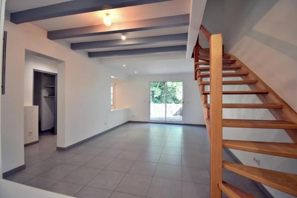 Maison contemporaine 4 pièces avec terrasse, garage et cave à 15 min de Digne-les-Bains