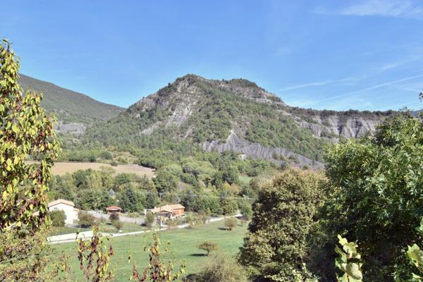 Maison contemporaine 4 pièces avec terrasse, garage et cave à 15 min de Digne-les-Bains