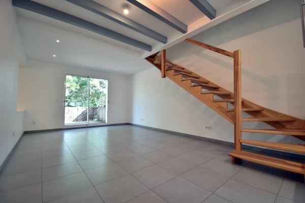 Maison contemporaine 4 pièces avec terrasse, garage et cave à 15 min de Digne-les-Bains