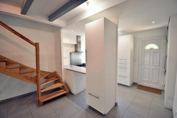 Maison contemporaine 4 pièces avec terrasse, garage et cave à 15 min de Digne-les-Bains