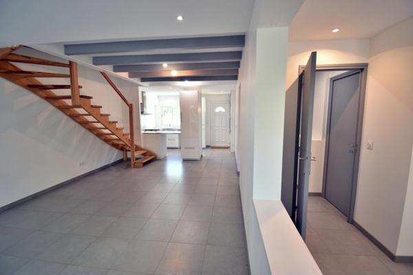 Maison contemporaine 4 pièces avec terrasse, garage et cave à 15 min de Digne-les-Bains