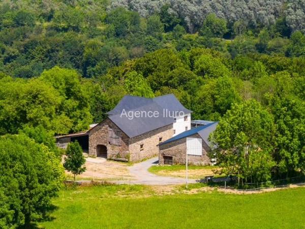 Maison - Proximite oloron-sainte-marie - Réf.:205449 PROXIMITE OLORON - SUR SITE UNIQUE, PROPRIÉTÉ DE CARACTÈRE EN PIERRES – ENVIRON 1 HA DE TERRES LIBRES – CHARME, CALME ABSOLU ET VUE CHAMPETRE -