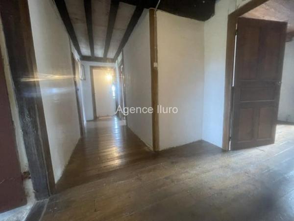 Maison - Proximite oloron-sainte-marie - Réf.:205449 PROXIMITE OLORON - SUR SITE UNIQUE, PROPRIÉTÉ DE CARACTÈRE EN PIERRES – ENVIRON 1 HA DE TERRES LIBRES – CHARME, CALME ABSOLU ET VUE CHAMPETRE -