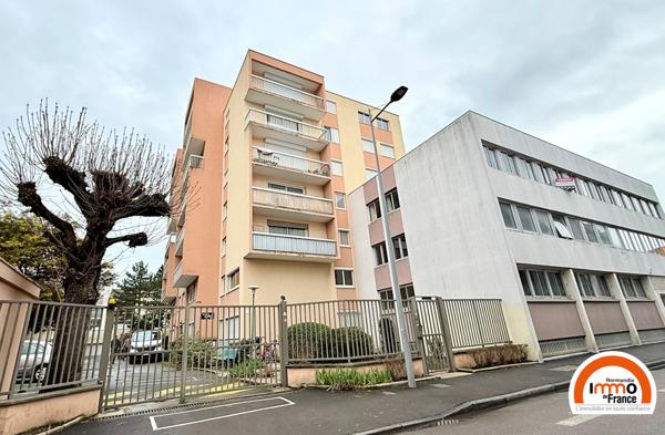 ENTRE LA CLINIQUE MATHILDE ET SAINT-SEVER // F1 de 27,70m² avec ascenseur et 1 place de parking