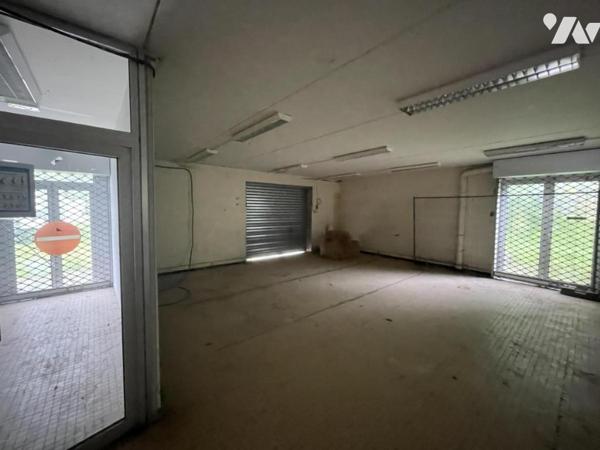 A VENDRE LOCAUX PROFESSIONNELS BUREAUX