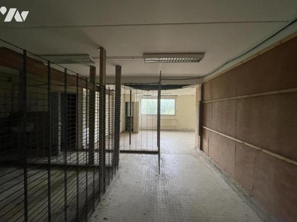 A VENDRE LOCAUX PROFESSIONNELS BUREAUX