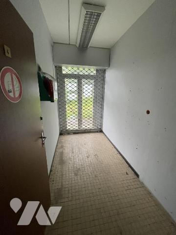 A VENDRE LOCAUX PROFESSIONNELS BUREAUX