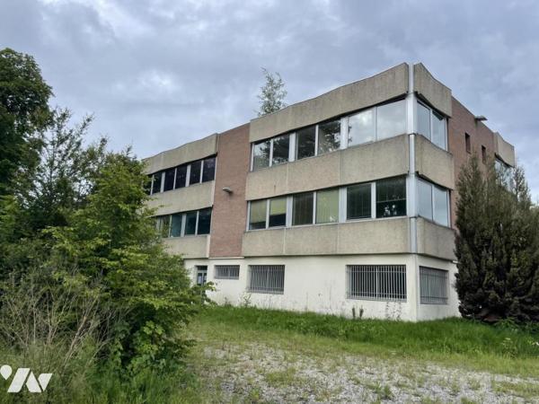 A VENDRE LOCAUX PROFESSIONNELS BUREAUX