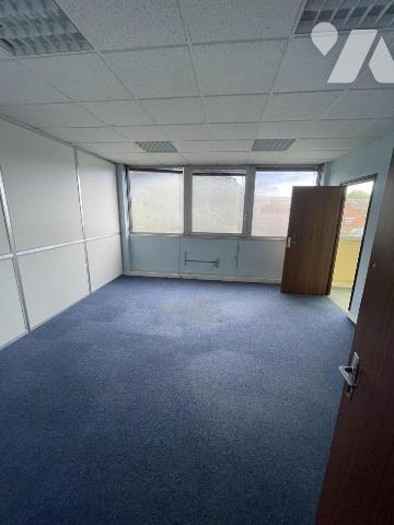 A VENDRE LOCAUX PROFESSIONNELS BUREAUX