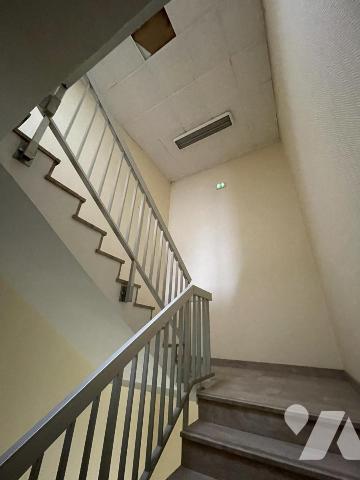 A VENDRE LOCAUX PROFESSIONNELS BUREAUX