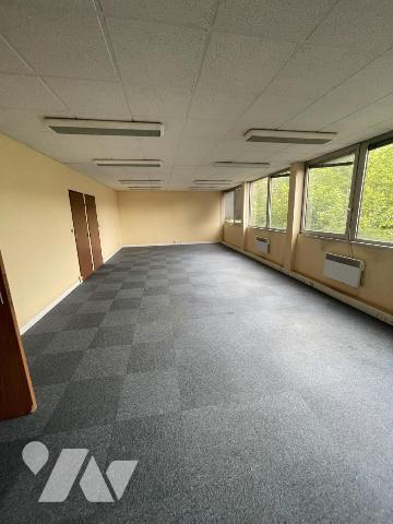 A VENDRE LOCAUX PROFESSIONNELS BUREAUX