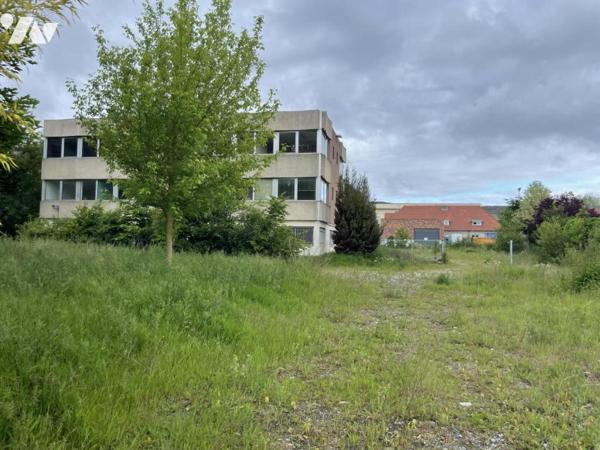 A VENDRE LOCAUX PROFESSIONNELS BUREAUX