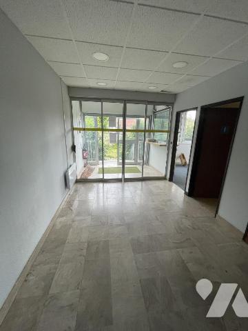 A VENDRE LOCAUX PROFESSIONNELS BUREAUX