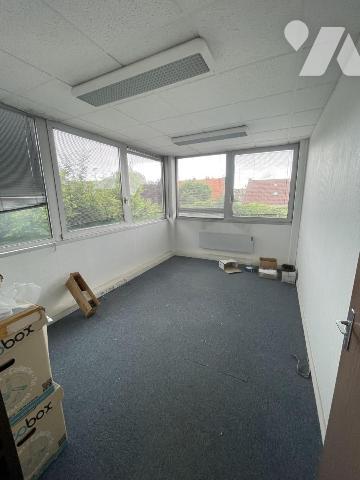 A VENDRE LOCAUX PROFESSIONNELS BUREAUX