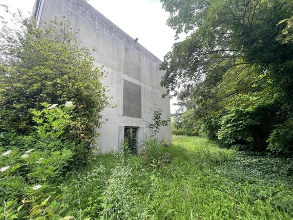 A VENDRE LOCAUX PROFESSIONNELS BUREAUX
