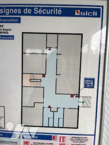 A VENDRE LOCAUX PROFESSIONNELS BUREAUX