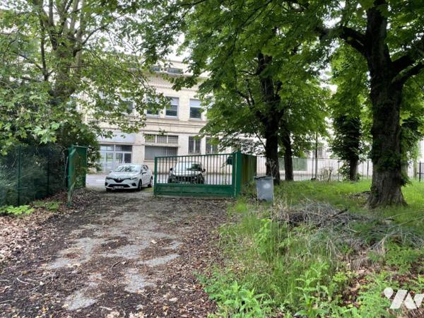 A VENDRE LOCAUX PROFESSIONNELS BUREAUX