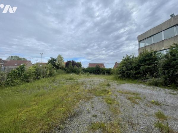 A VENDRE LOCAUX PROFESSIONNELS BUREAUX