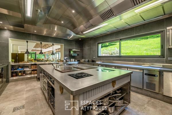 Maison de Maître et sa maison d’amis dans son écrin de verdure proche de Périgueux.