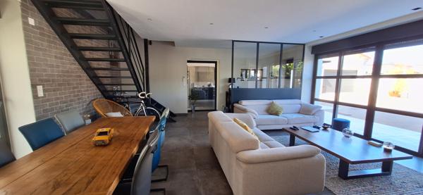 Maison Contemporaine d'exception à Bourg-en-Bresse - 5 pièces, 148 m², calme et proche commodités