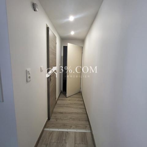 Immeuble
                                                                                                                                                
                                                                                                                                                
                                                                                                                                                
                                                    
                                                                                                                                                                                                                                                                                                                        220  m²
