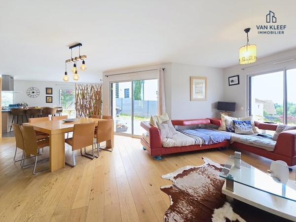 Vente / Maison d'architecte à Chevry (01170)