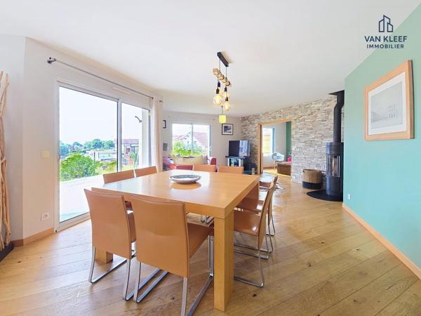 Vente / Maison d'architecte à Chevry (01170)