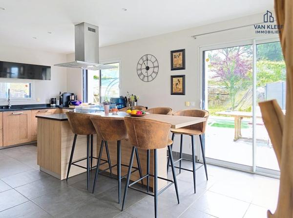 Vente / Maison d'architecte à Chevry (01170)