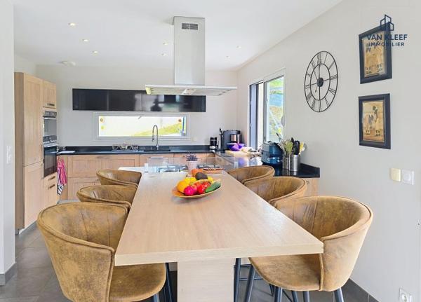 Vente / Maison d'architecte à Chevry (01170)