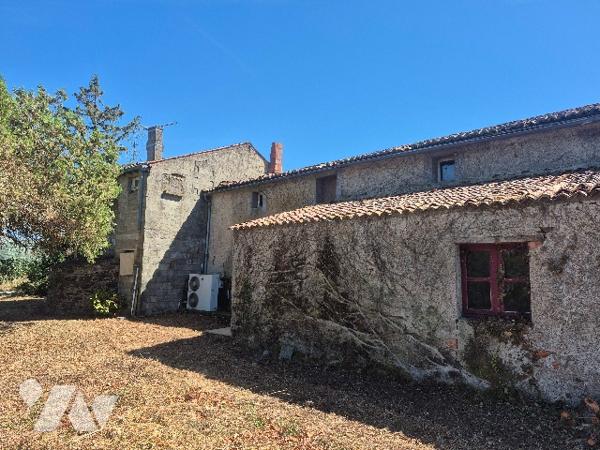 Maison en campagne avec grange habilitable sur une propriété de 7200 m² environ