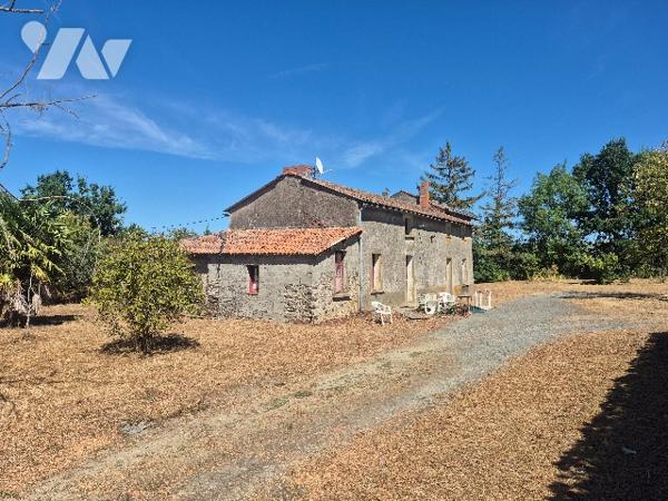 Maison en campagne avec grange habilitable sur une propriété de 7200 m² environ