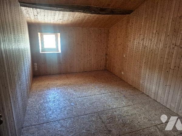 Maison en campagne avec grange habilitable sur une propriété de 7200 m² environ
