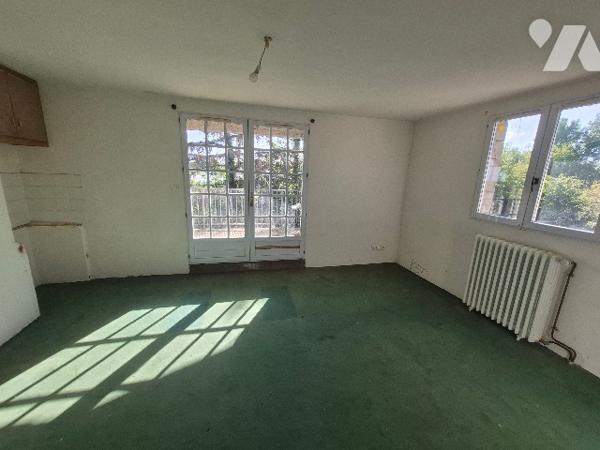 Maison en campagne avec grange habilitable sur une propriété de 7200 m² environ
