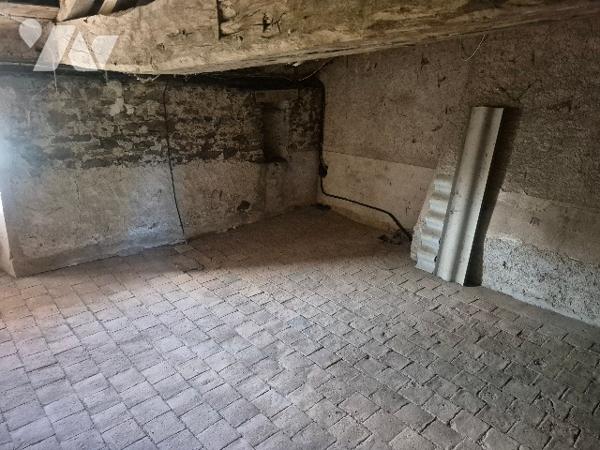 Maison en campagne avec grange habilitable sur une propriété de 7200 m² environ