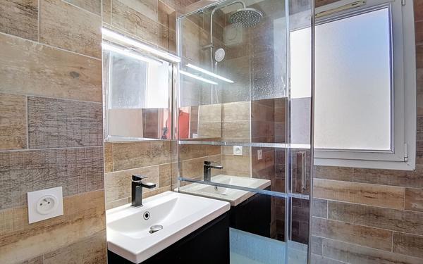 Appartement à vendre    3 pièces • 52 m2 Toulon