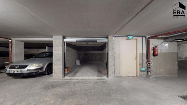 NICE - FLEURS : UN BEAU GARAGE FACILE D'ACCÈS.