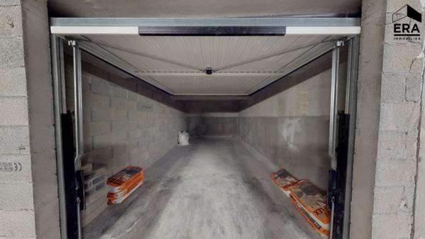 NICE - FLEURS : UN BEAU GARAGE FACILE D'ACCÈS.