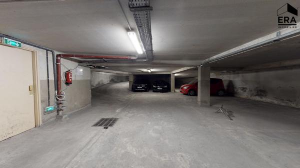 NICE - FLEURS : UN BEAU GARAGE FACILE D'ACCÈS.