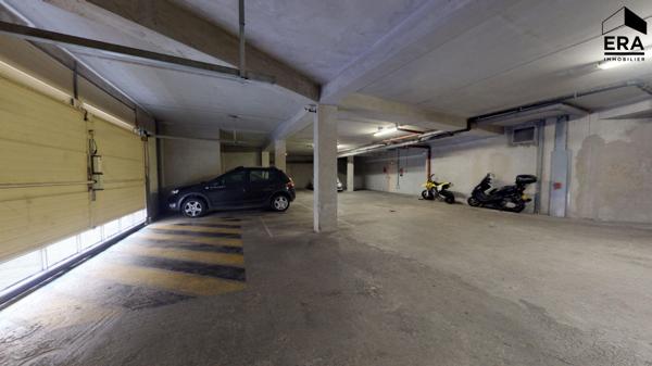 NICE - FLEURS : UN BEAU GARAGE FACILE D'ACCÈS.