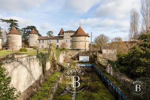 Lectoure, Château 9 Chambres  à vendre