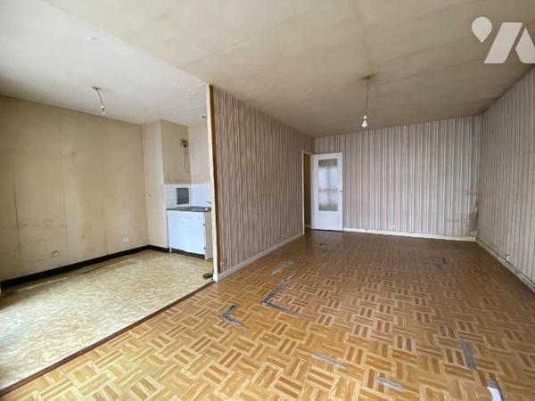 Secteur Bellevue - Situé au 4 étage avec ascenseur d'un immeuble en dalle béton, cet appartemen...