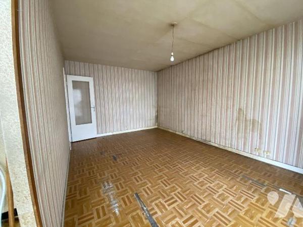 Secteur Bellevue - Situé au 4 étage avec ascenseur d'un immeuble en dalle béton, cet appartemen...