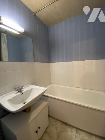 Secteur Bellevue - Situé au 4 étage avec ascenseur d'un immeuble en dalle béton, cet appartemen...