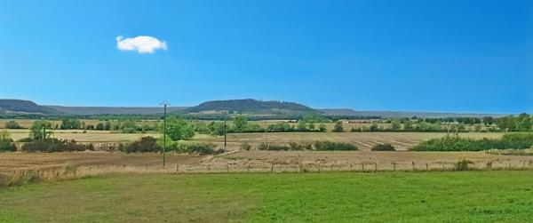 Terrain constructible de 2468m² avec vue imprenable sur le Montsec