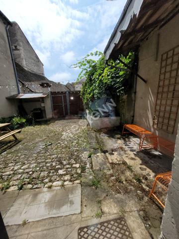 Maison + Local commercial :CHATILLON SUR INDRE