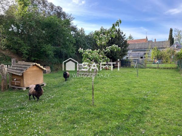 Maison de ville en pierre avec fort potentiel