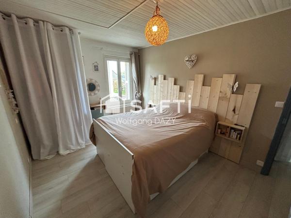 Maison de ville en pierre avec fort potentiel